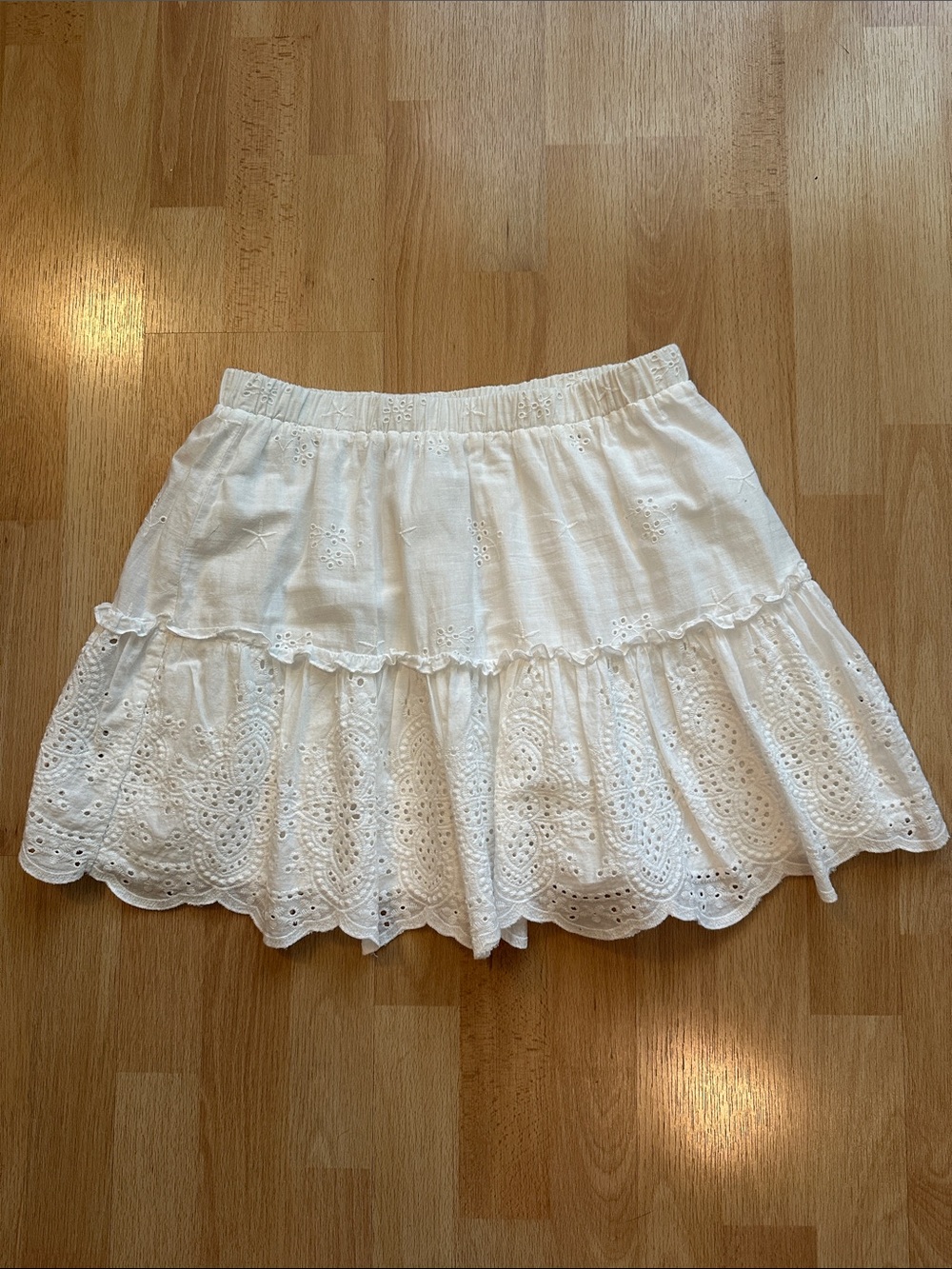 SHEIN White Eyelet Tiered Skirt with Scalloped Hem